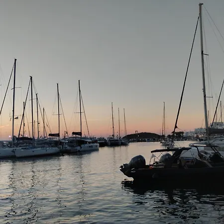 Yacht Marine Maison * Naxos City